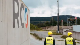 rco_building_sign_people