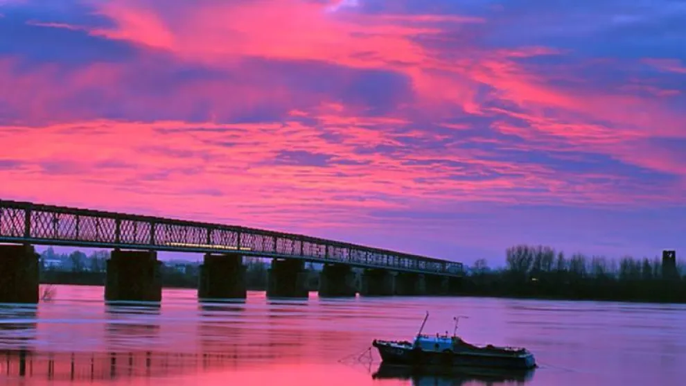 mauves-sur-loire_bridge_sunset_v2.jpg