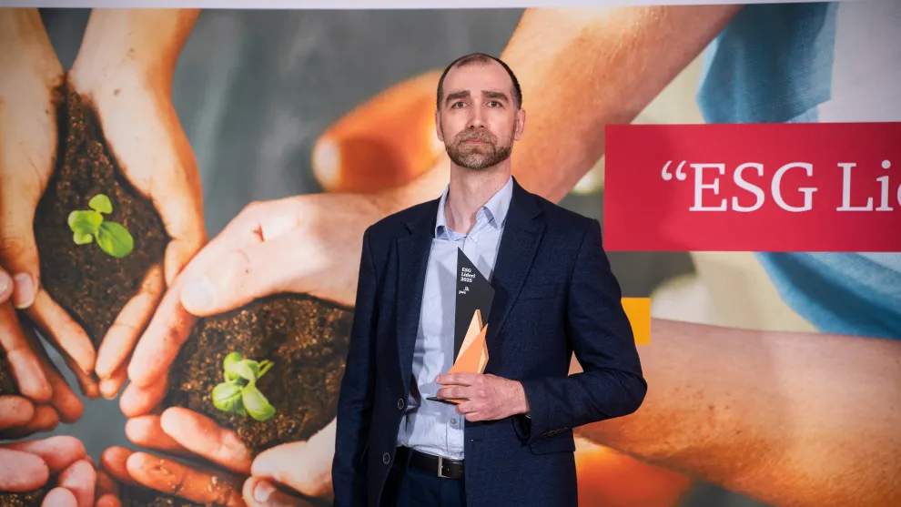 esg-leaders-pwc.jpg