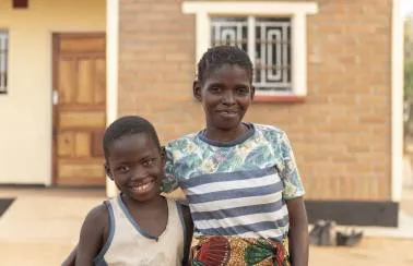 04._lafargeholcim_malawi_affordable_housing_durabric_house_community.jpg