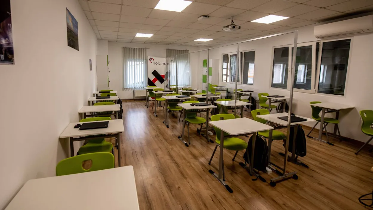 holcim_romania_technical_school_-_classroom.jpg