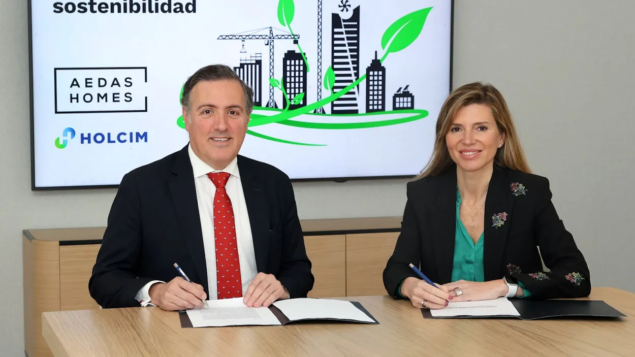 Holcim Spain CEO Carmen Diaz signing collaboration agreement with AEDAS