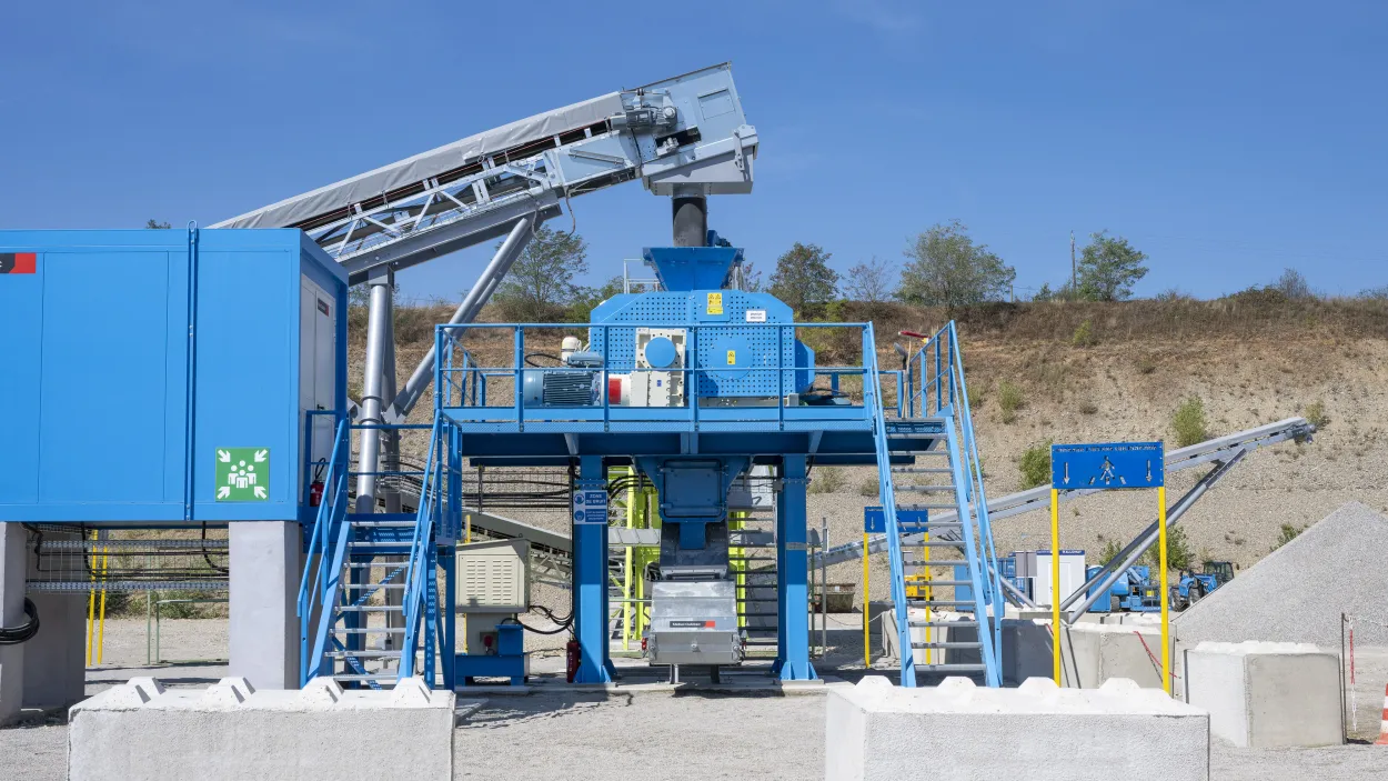 Holcim_advanced_crusher_processin_france_close_view