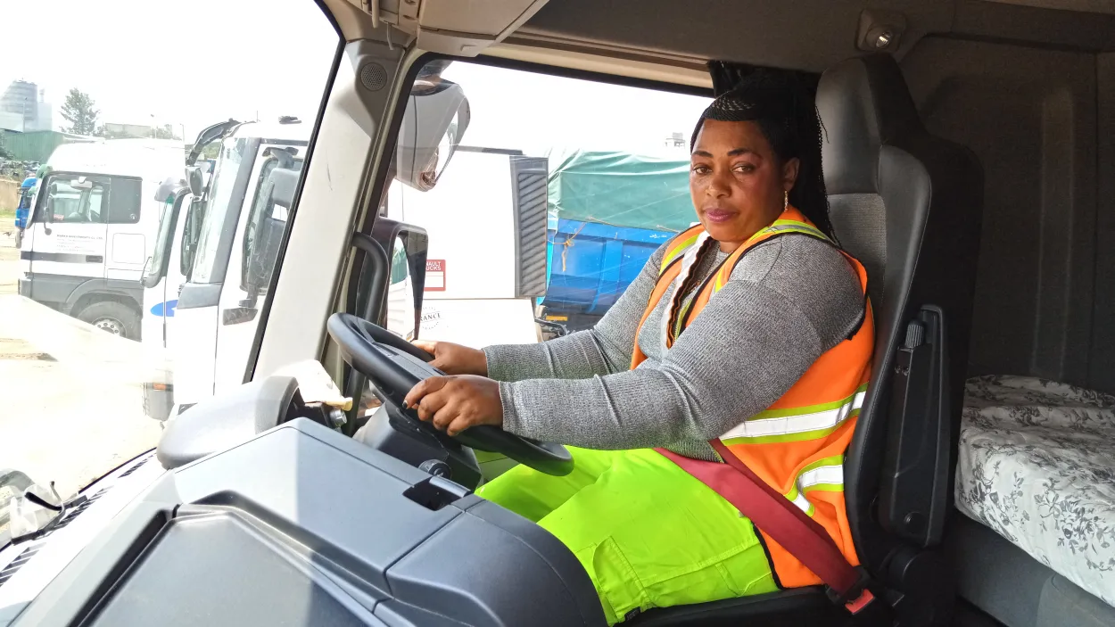 lafargeholcim-driver-woman-uganda-mbabazi-sumaya-6-1.jpg
