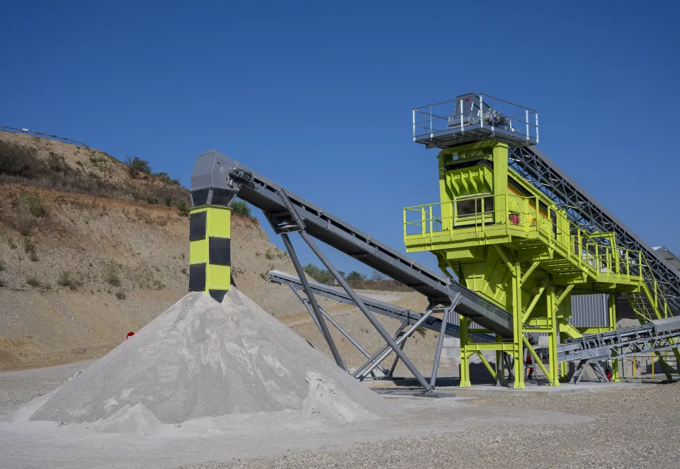 Holcim_advanced_crusher_processin_france_matertials_crushed