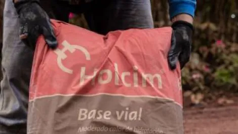 holcim_base_vial_solar_impulse.jpg