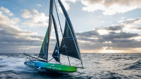 Holcim GO CIRCULAR_boat on sea